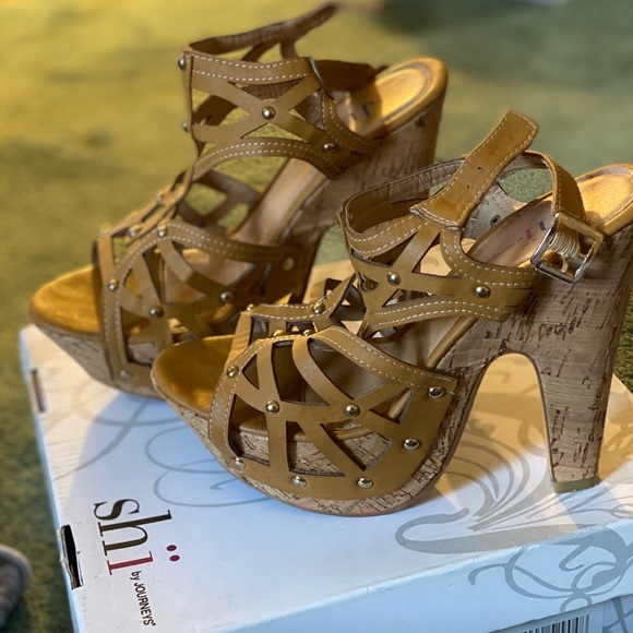 Shoes - Picture 2 of 3